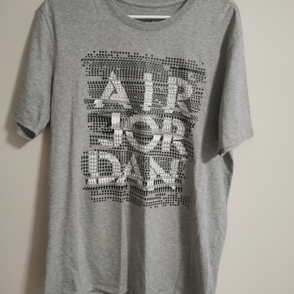 Cool grey Air Jordan t-shirt - Picture 1 of 3